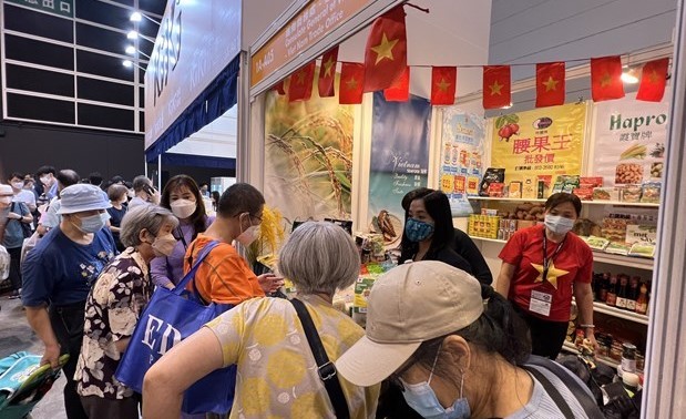 在中国香港美食博览会上介绍越南特产