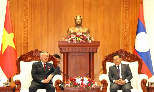  越南-老挝加强在法院和司法领域的合作