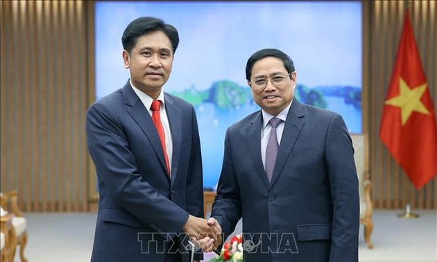 越南政府总理范明政会见老挝司法部长佩维