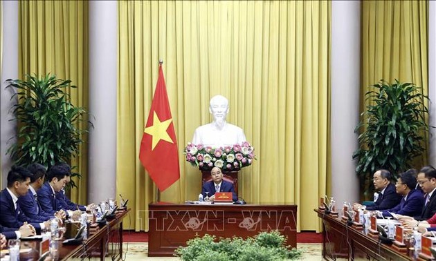 越南国家主席阮春福会见日本自民党青年局代表团