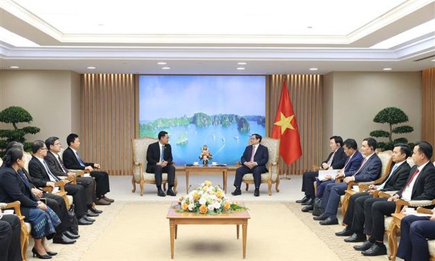  越南一向重视并不断培育与老挝的伟大友谊