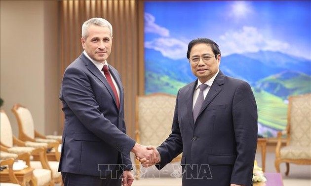 越南政府总理范明政会见白俄罗斯驻越大使巴拉维库