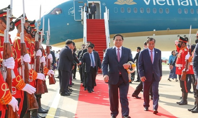 越南政府总理范明政开始对柬埔寨进行正式访问