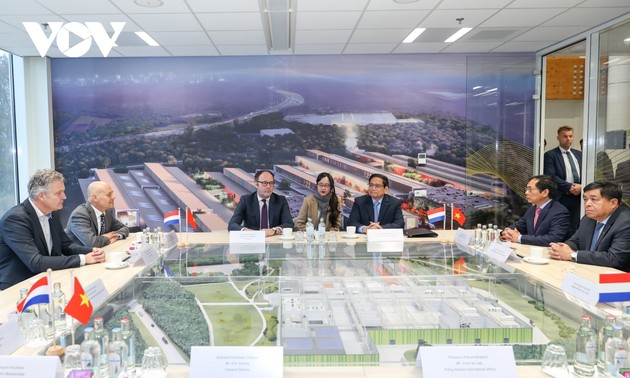 越南政府总理范明政探访荷兰科技中心“智慧港”