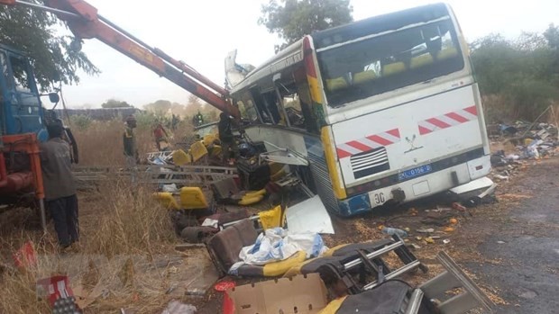 公交车相撞事故造成惨重伤亡 塞内加尔宣布国葬