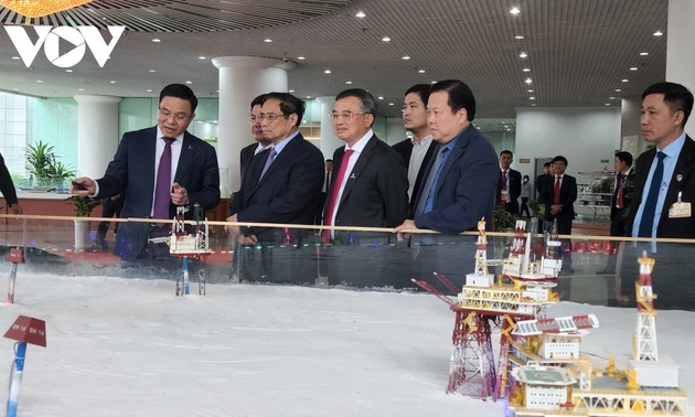 越南政府总理范明政出席越南国家石油集团2022年工作总结和2023年任务部署会议