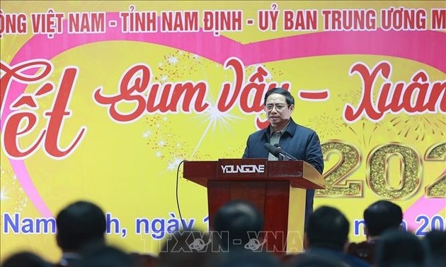 越南总理范明政出席在南定举行的“春节聚会-春联”活动