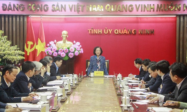 越共中央组织部部长张氏梅与广宁省省委举行工作会议