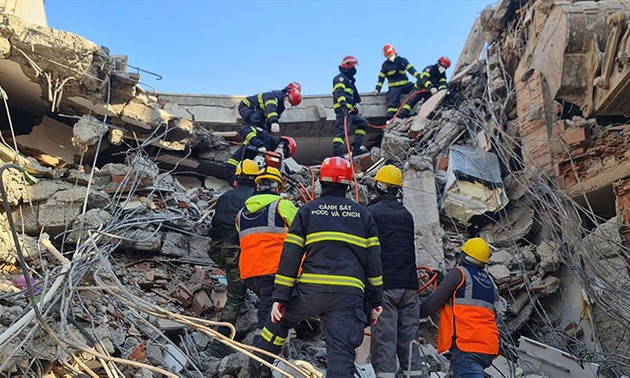 国际社会高度评价越南救援队在土耳其和叙利亚地震救灾中的专业精神