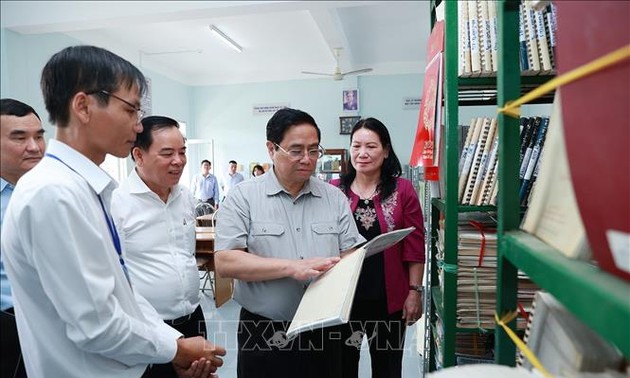 越南政府总理范明政在槟知省走访调研