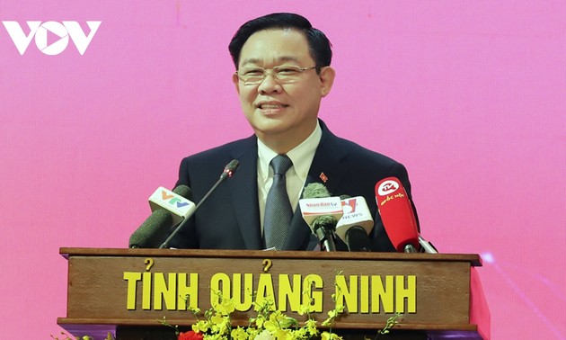 越南国会主席王庭惠：人民议会必须在地方治理改革中发挥重要作用