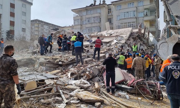 土耳其再次发生地震造成一人死亡和69人受伤
