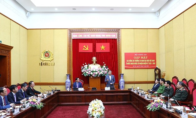 越南公安部长苏林会见越南驻外代表机构负责人