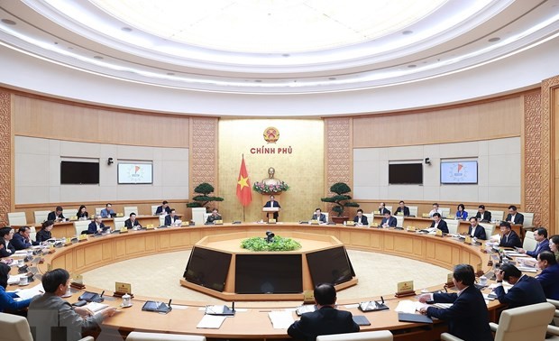 越南政府总理范明政主持政府二月份工作例会
