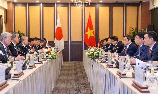  越南政府总理范明政会见日本经济团体代表团