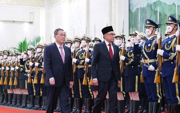 中国和马来西亚促进双边关系