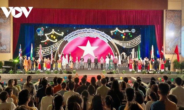 七个国家参加第七届越南国际合唱比赛