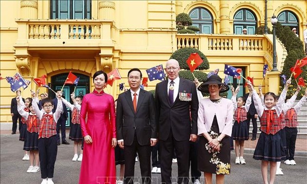 国家主席武文赏主持国家级仪式欢迎澳大利亚总督赫尔利对越南进行国事访问