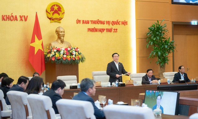 越南国会常务委员会第22次会议落下帷幕