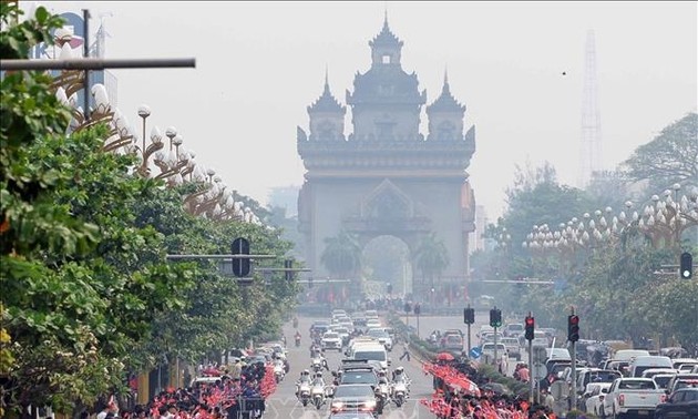 老挝媒体深入报道越南国家主席武文赏访老成果