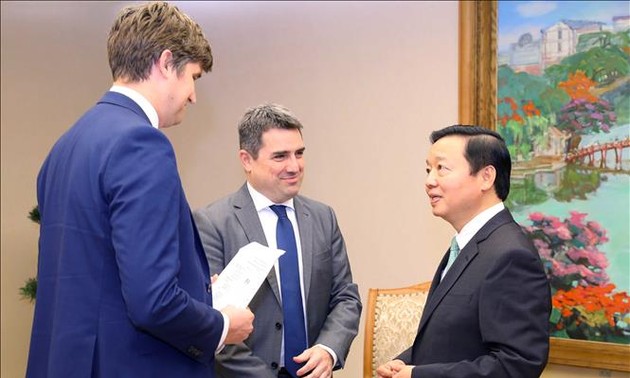 越南建议欧盟和英国支持公平能源过渡协议实施