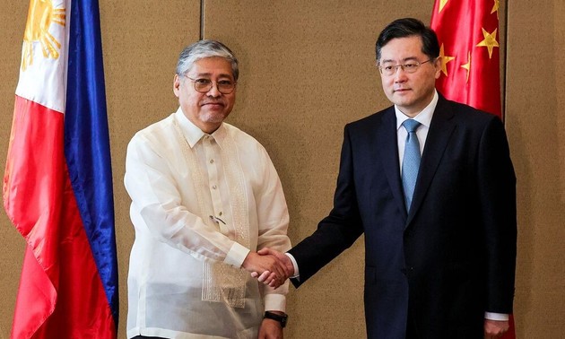 中国与菲律宾承诺合作解决东海争端