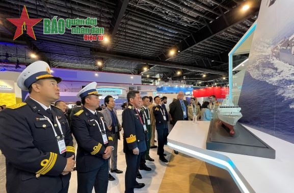 越南参加2023年国际海事防务展