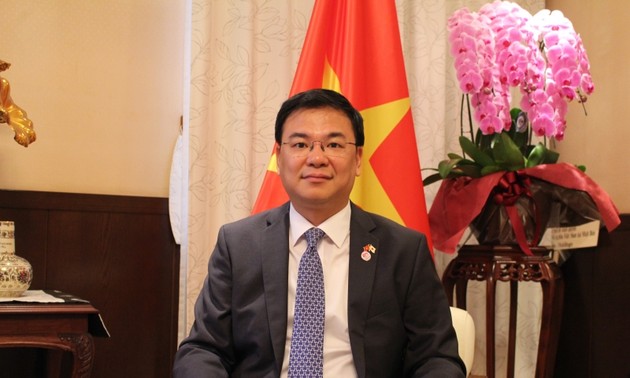 越南为解决国际和地区共同问题作出积极贡献