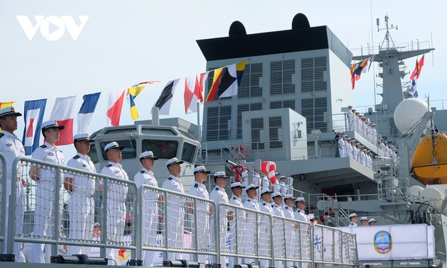 中国海军舰艇访问越南岘港市
