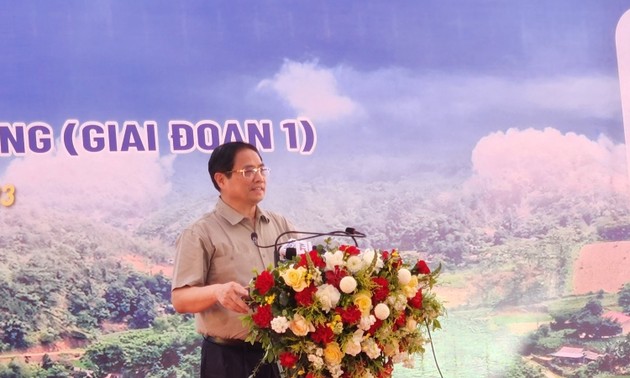 越南政府总理范明政出席宣光-河江高速公路动工修建仪式