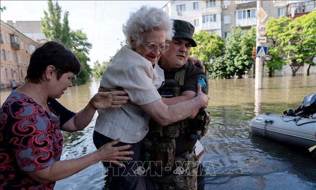 世卫组织在卡霍夫卡大坝倒塌后紧急向灾区运送医疗设备
