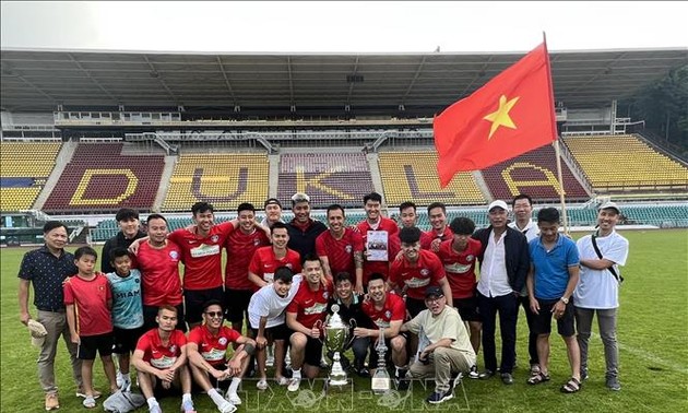 越裔足球队在捷克参议院足球锦标赛中表现出色
