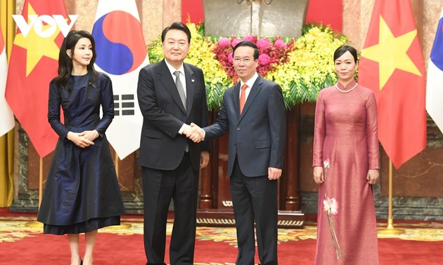  隆重接待大韩民国总统和夫人