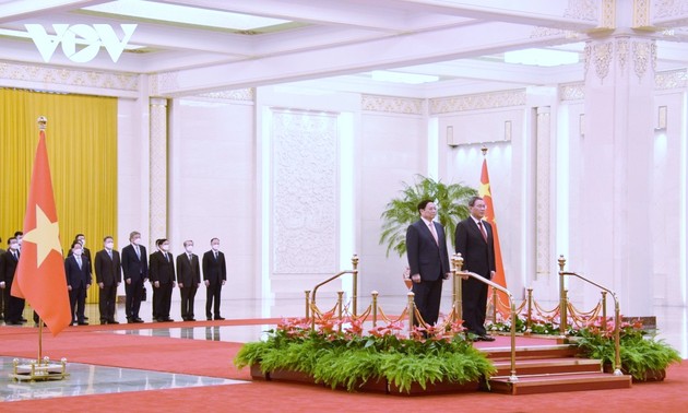 中国国务院总理李强主持仪式欢迎范明政总理正式访华