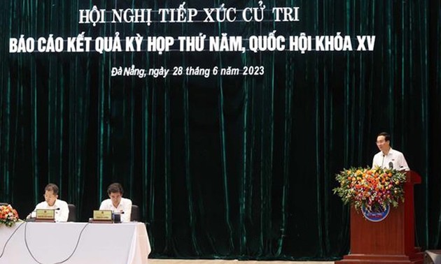 越南国家主席武文赏与岘港市选民接触