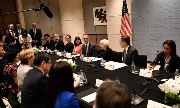 美国财政部长呼吁与中国进行健康竞争
