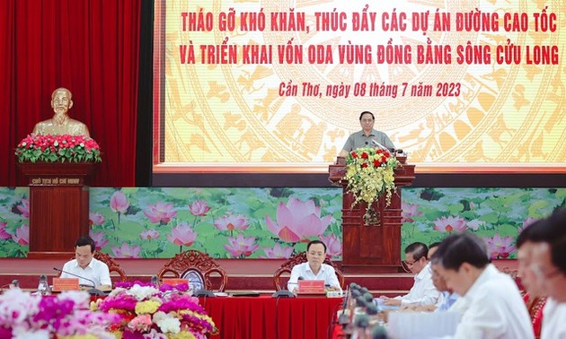 越南政府总理范明政主持召开“解决困难，促进九龙江平原地区高速公路修建项目实施”会议