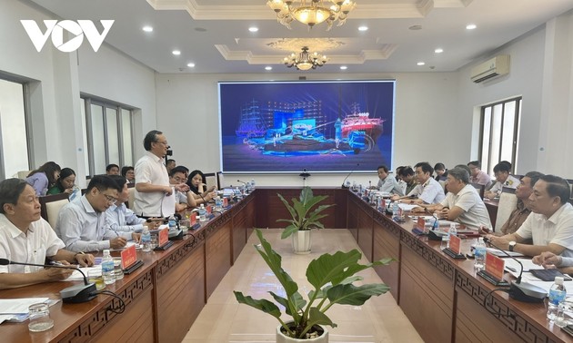 越南之声与庆和省联合举行“靠海强大”艺术晚会