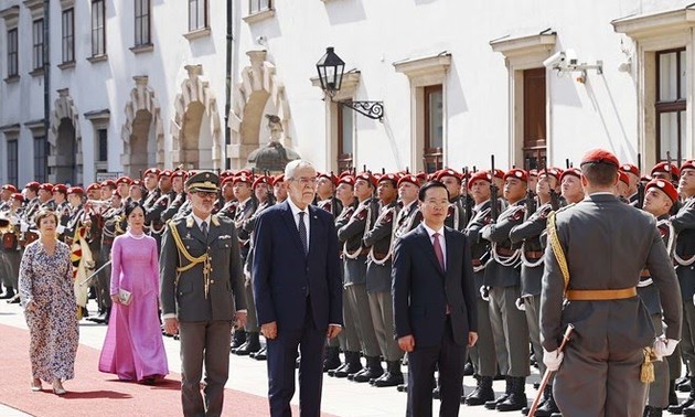 奥地利总统主持仪式隆重欢迎越南国家主席武文赏