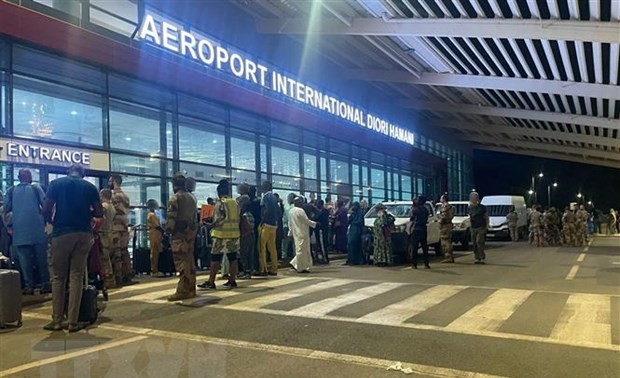 法国完成旅居尼日尔法国公民撤离行动