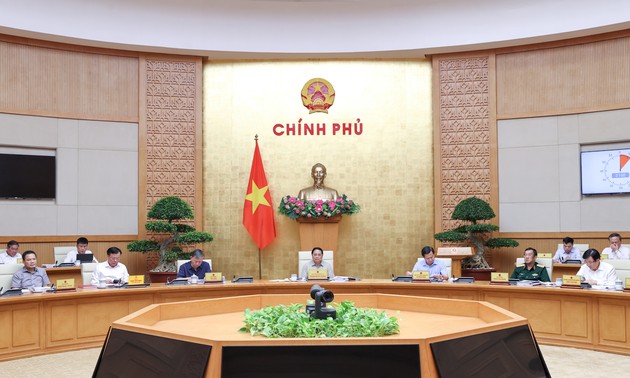 越南政府举行八月政府立法工作专题会议