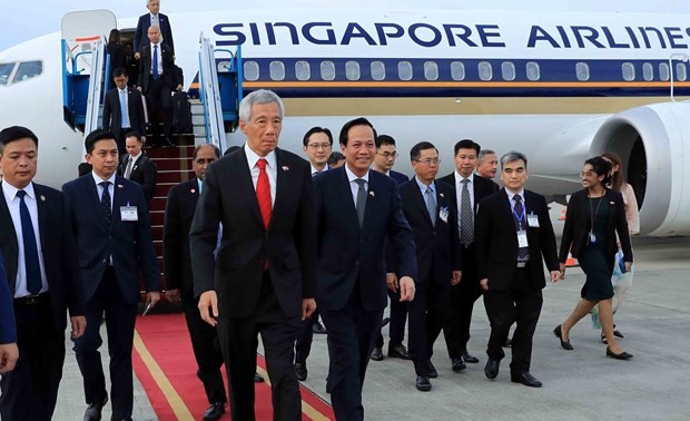 新加坡总理李显龙抵达大河内，开始对越南进行正式访问