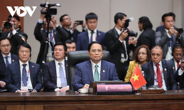 越南政府总理范明政出席东盟与伙伴方峰会