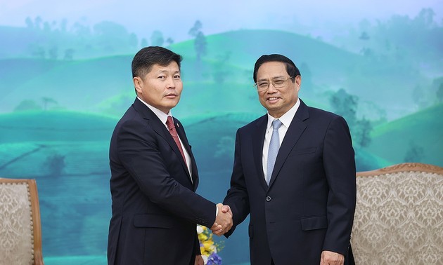 越南政府总理范明政会见蒙古法律内务部长