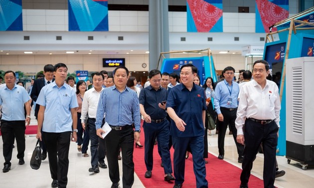 越南国会主席王庭惠出席第九届全球青年议员大会活动彩排
