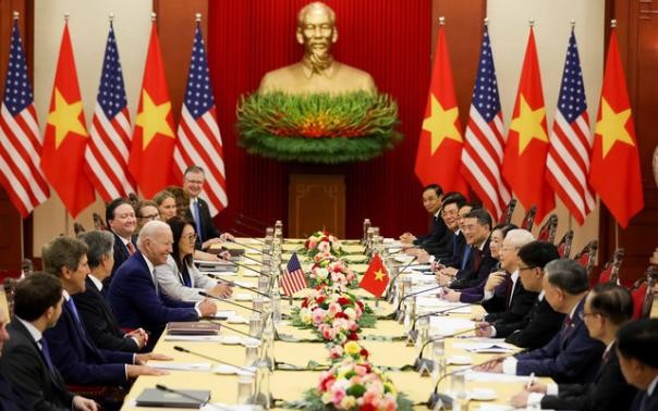 具体化越南-美国联合声明中的各项合作领域      对促进地区经济合作的倡议表示欢迎