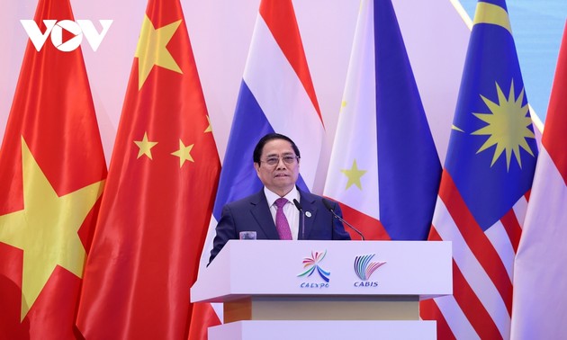 越南希望继续同东盟各国和中国促进本地区长期合作、繁荣发展