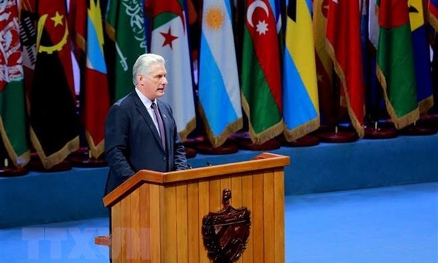 古巴国家主席迪亚斯-卡内尔把77国集团的信息带到联合国大会