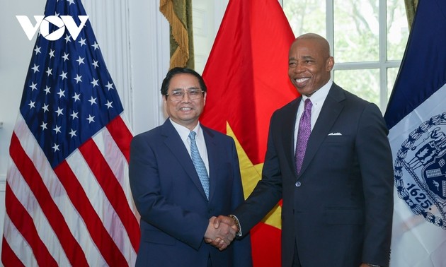 越南政府总理范明政会见纽约市长
