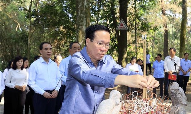 越南国家主席武文赏在新潮国家级特殊历史遗迹区上香